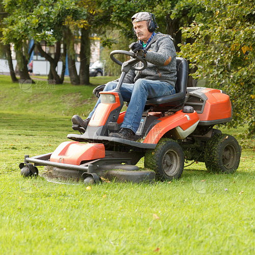 No More Worries About Mountain Farming! 504/704 Hilly Tractor: Navigate Sloped Fields With Ease &amp